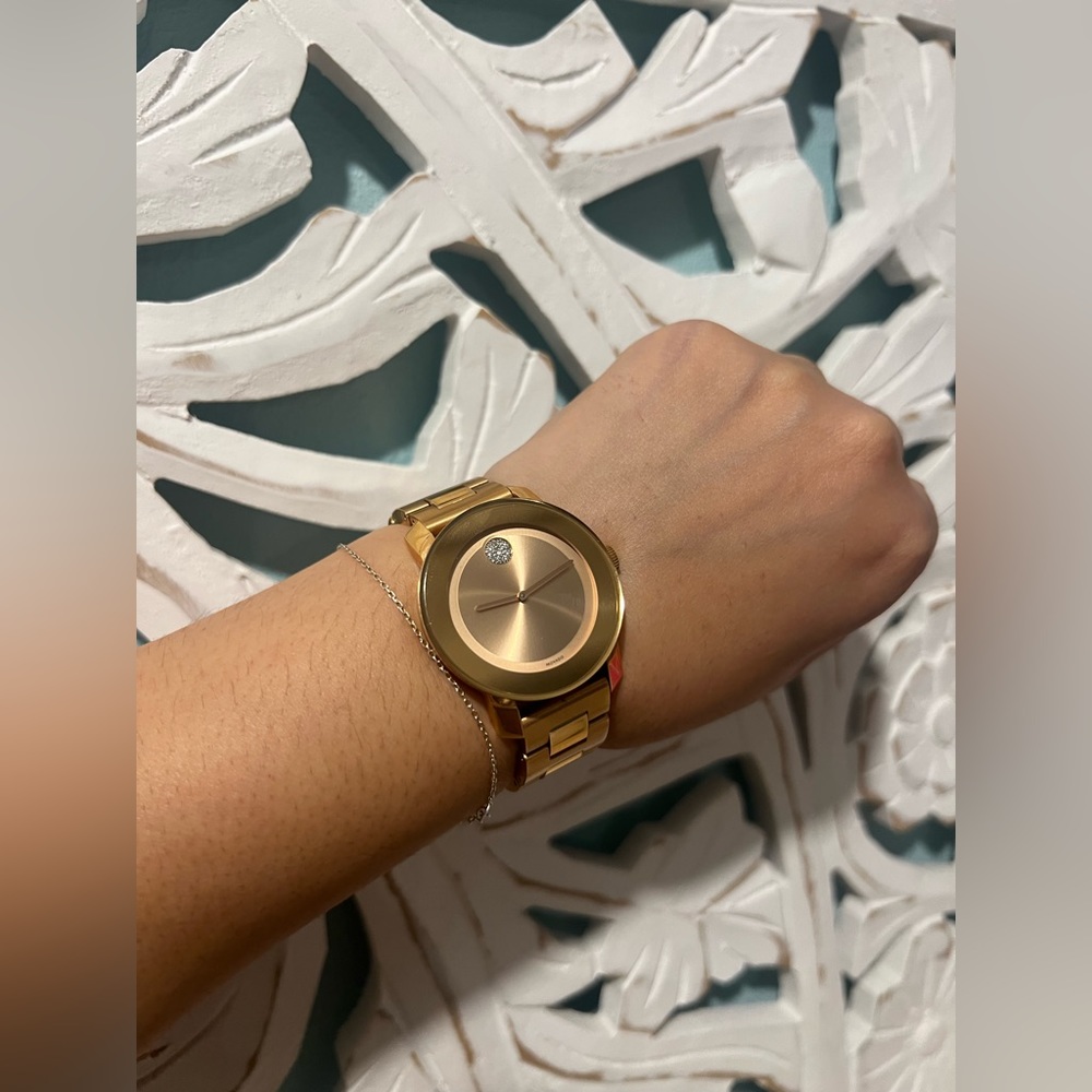 Movado rose gold watch with diamond in the middle - Picture 4 of 4